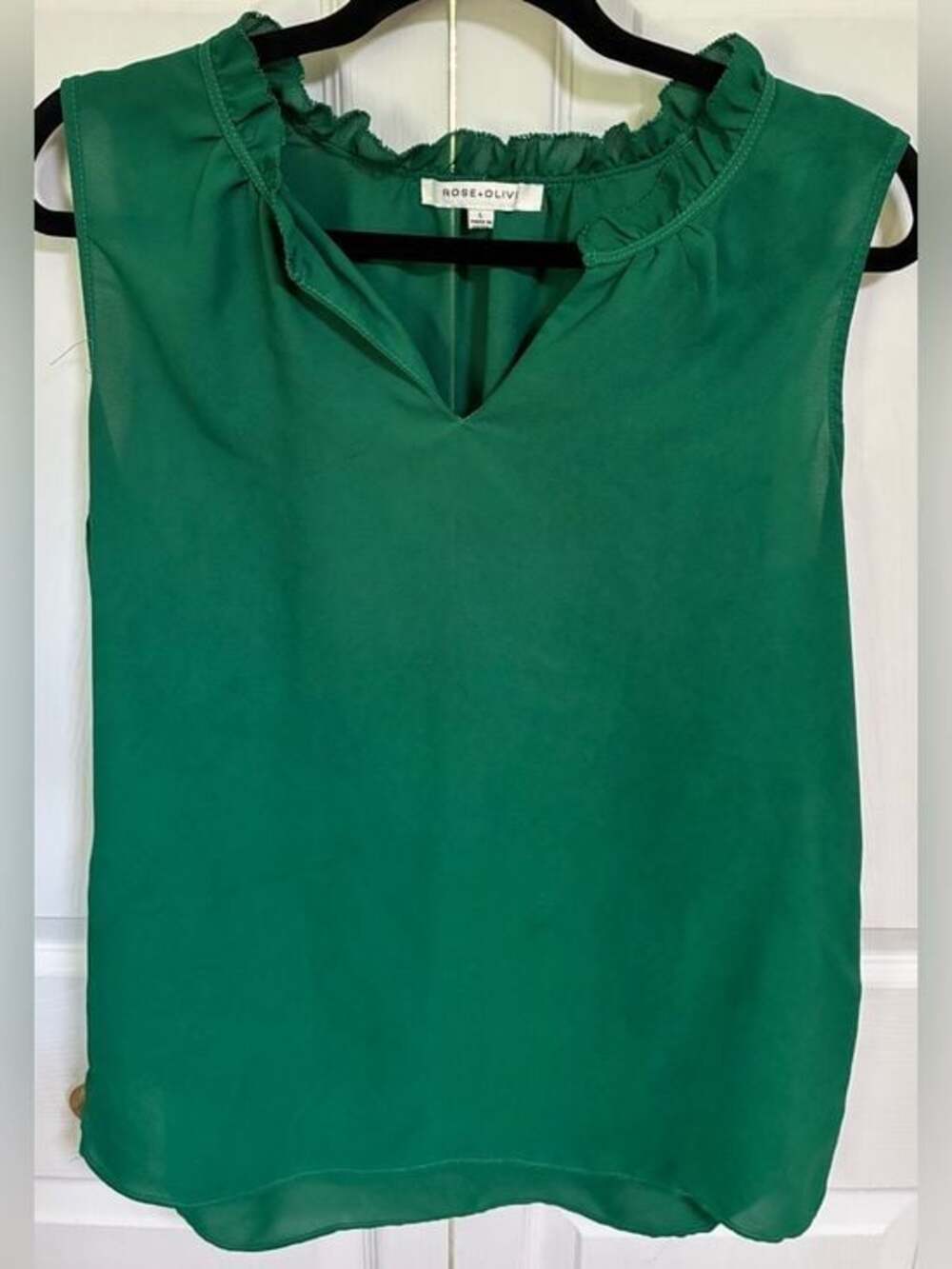 Rose + Olive Emerald Green Ruffled Sleeveless V-Neck Blouse - Size L